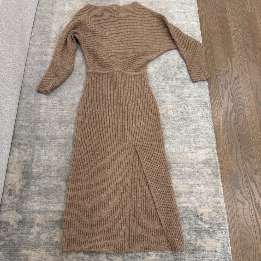 NWOT Blue Ivy sweater maxi dress w/front slit. Size S